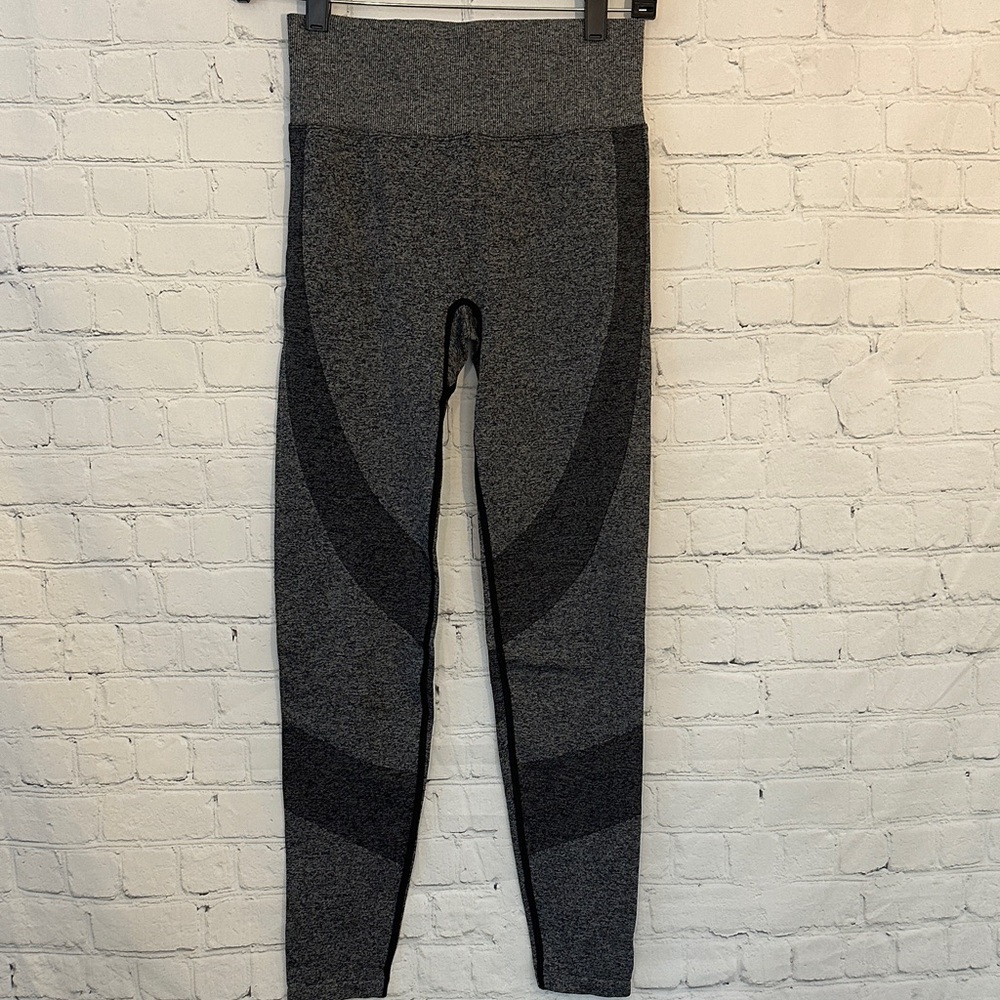 VS Pink Gray and Black High-Waisted Active Leggings